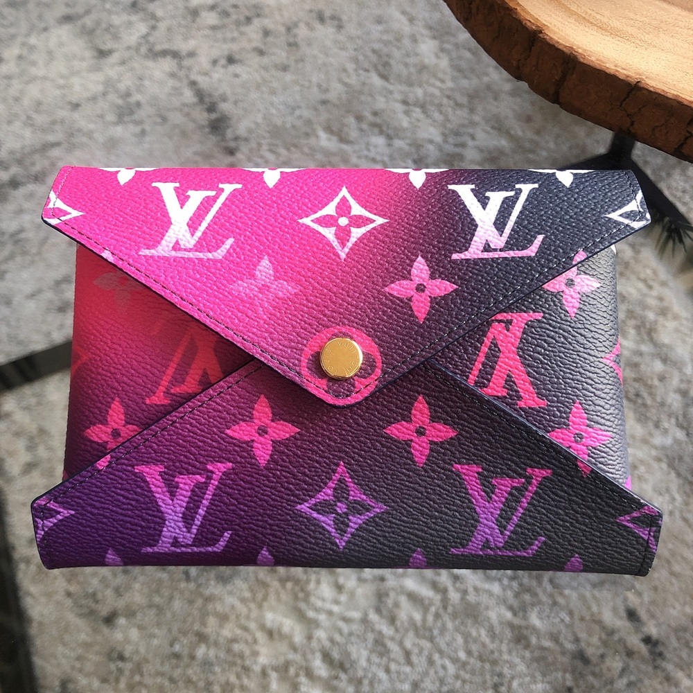 Louis Vuitton Kirigami Pochette Midnight Fuchsia MM (Spring in the City 2022)
